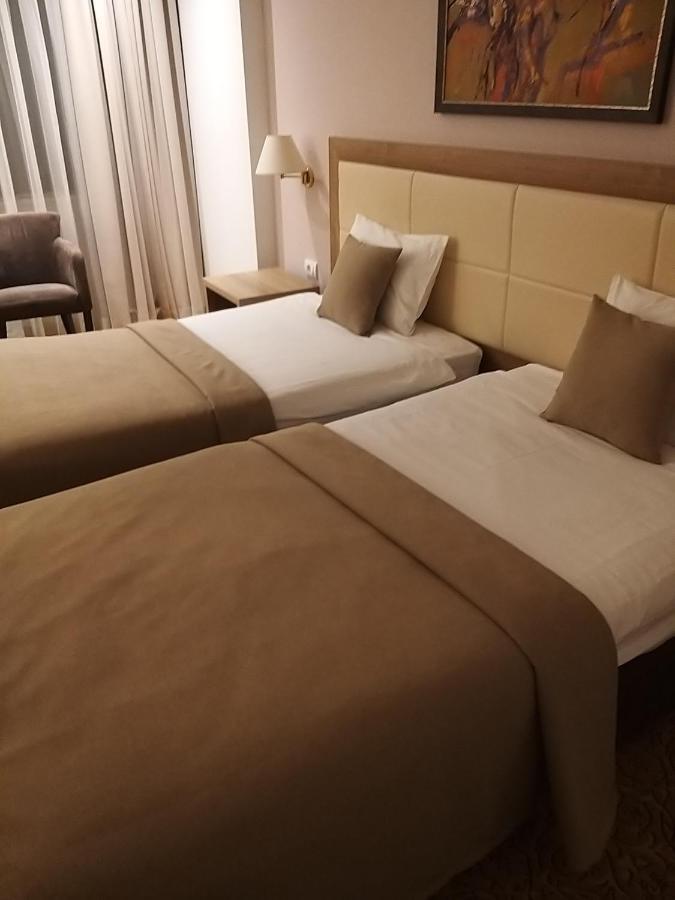New City Hotel & Restaurant Nis Bagian luar foto