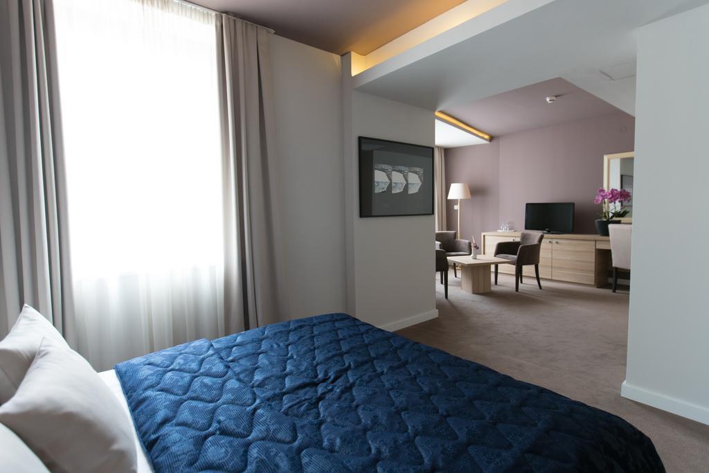 New City Hotel & Restaurant Nis Bagian luar foto