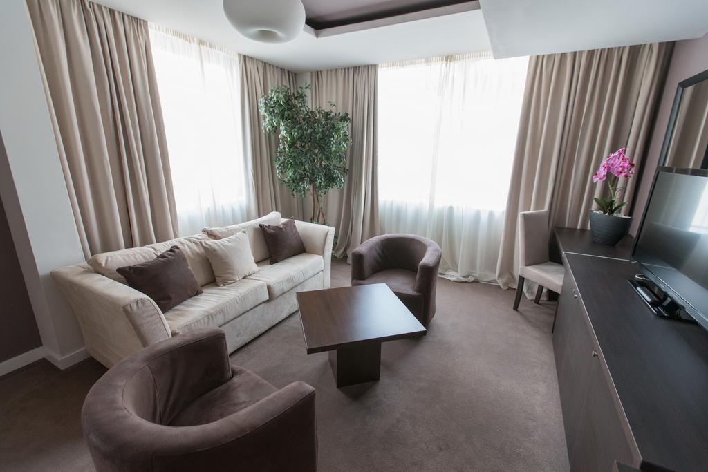 New City Hotel & Restaurant Nis Bagian luar foto
