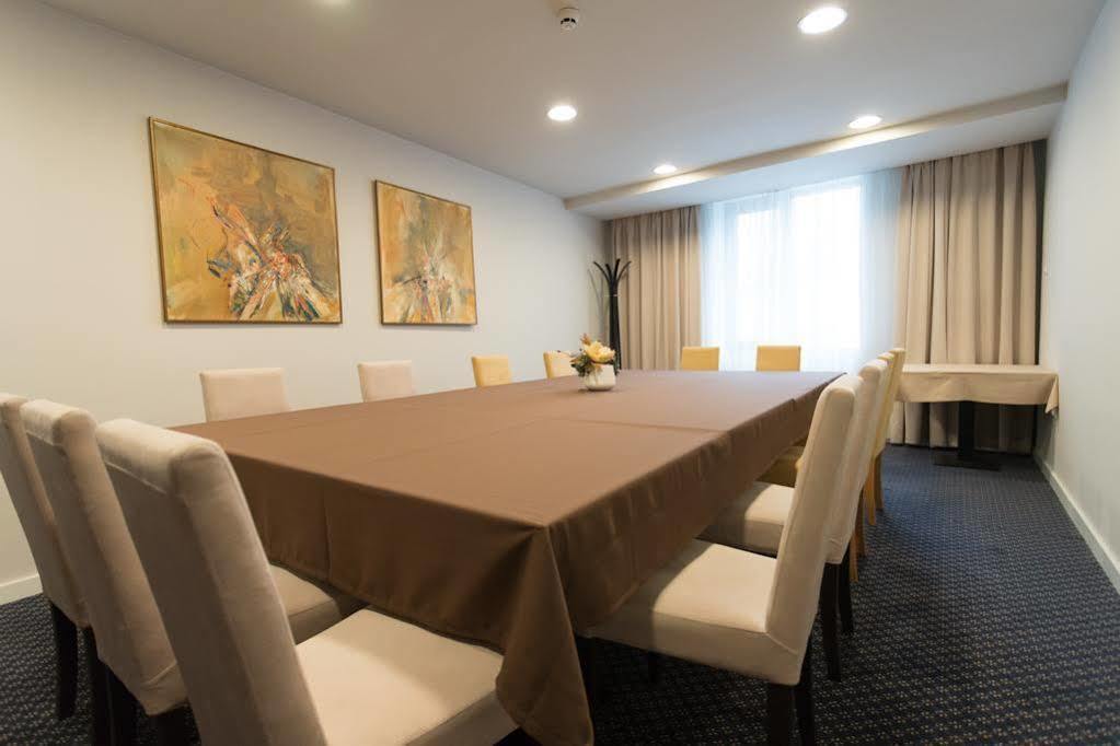 New City Hotel & Restaurant Nis Bagian luar foto
