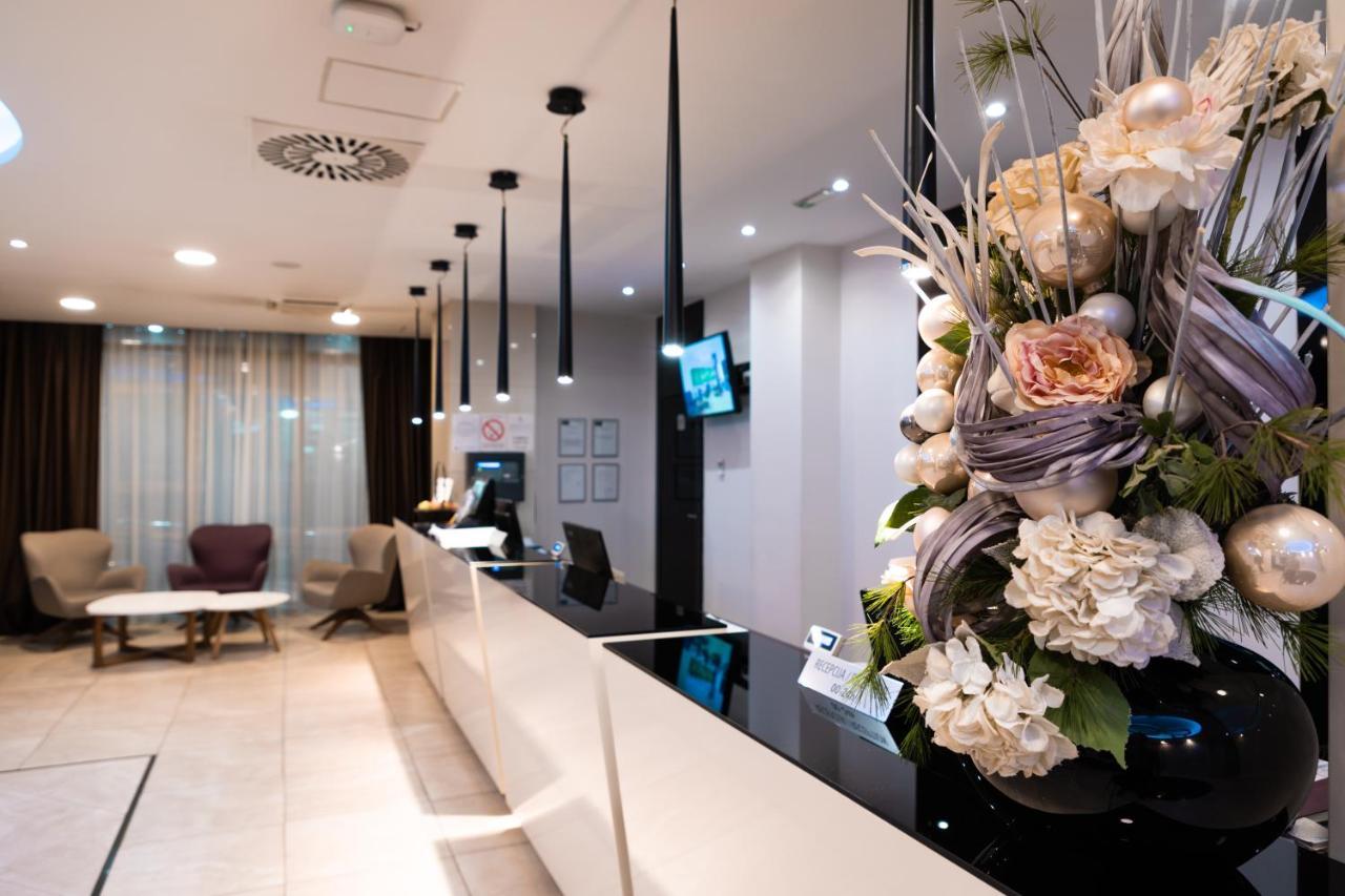 New City Hotel & Restaurant Nis Bagian luar foto
